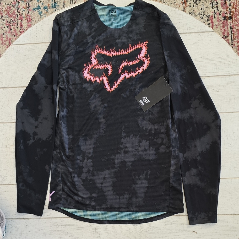 Fox Woman's Black and Pink Tie-Dye Long Sleeve Shirt